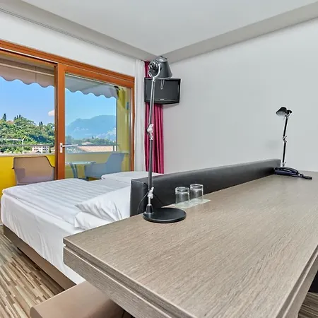 Vacanze 2000 - Adults Only